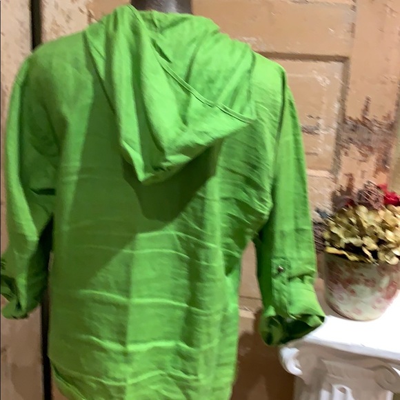 Embroidered boutique blouse - Picture 3 of 5